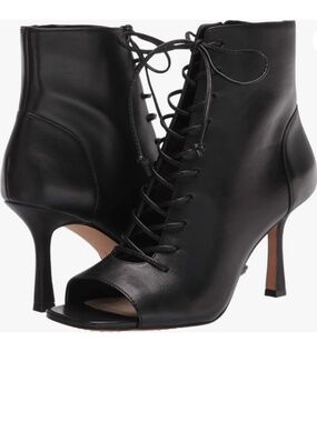⭐️Vince Camuto Women's Eshilliy Lace-Up Shooties - size 6